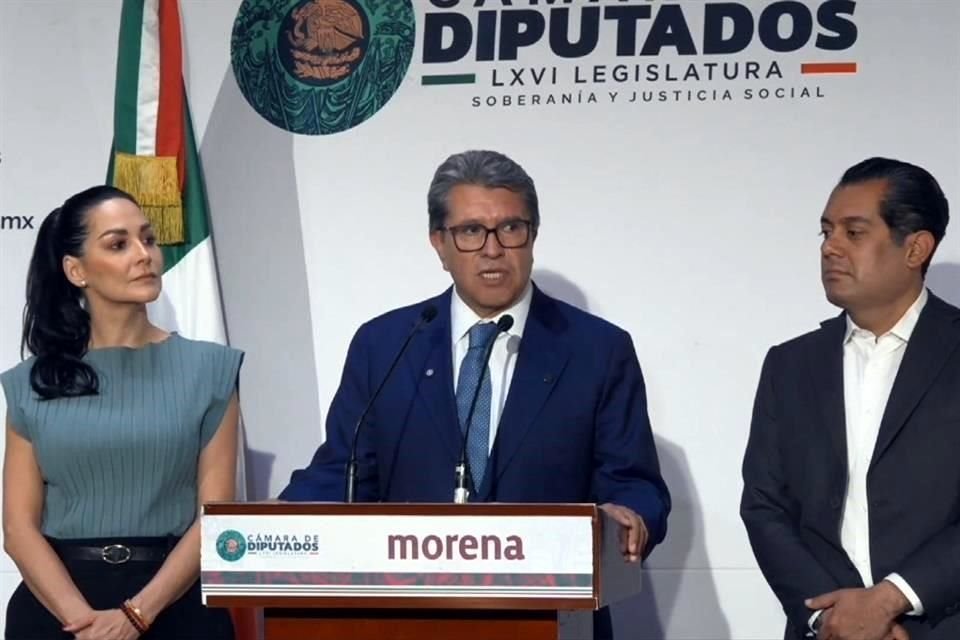 Los legisladores morenistas Merilyn Gómez, Ricardo Monreal y Sergio Gutiérrez en conferencia de prensa.