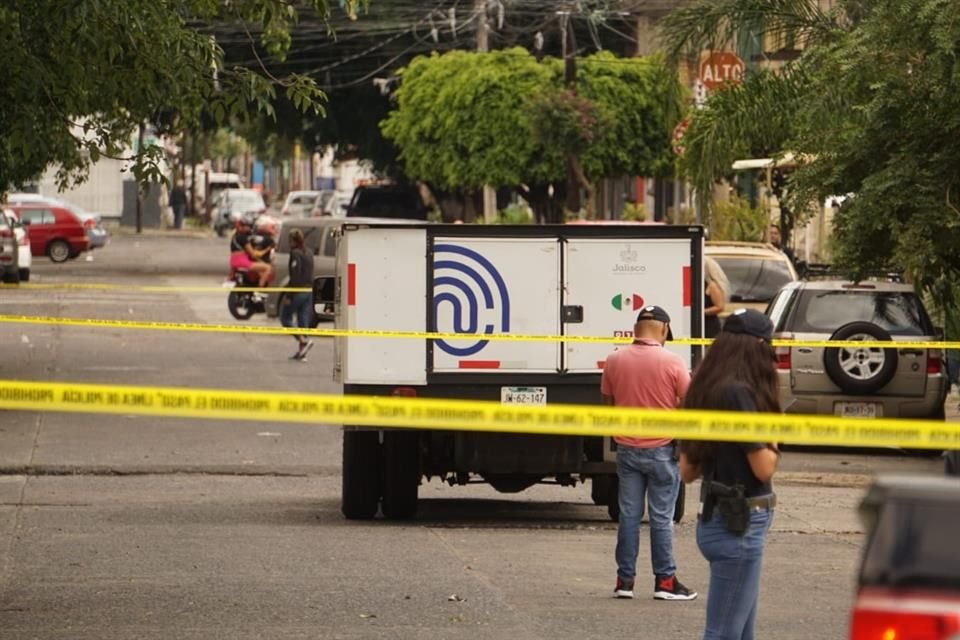 Fiscalía de Jalisco aseguró taller mecánico que estaría relacionado con el asesinato de la familia hallada muerta en la Colonia San Andrés.