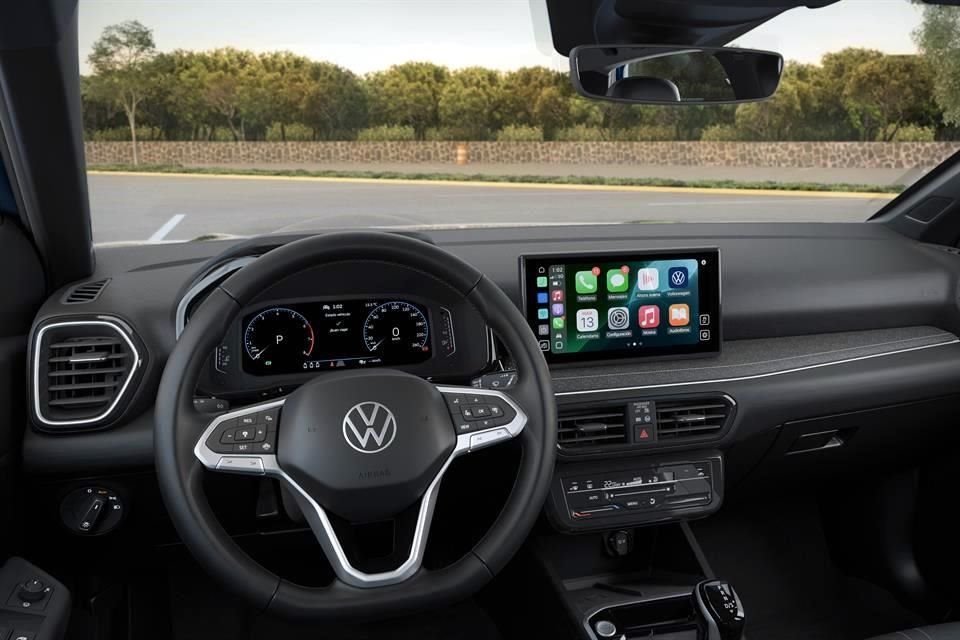 Al interior agrega Volkswagen Wire & Wireless App-Connect, con control de aplicaciones desde el radio para Smartphone.