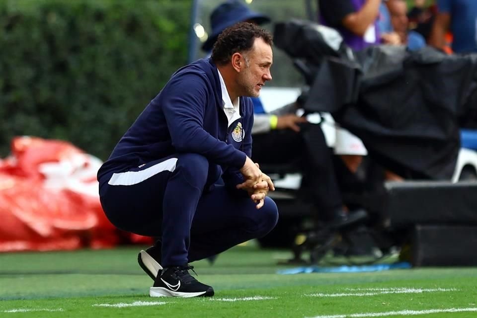 Milito apenas ha cosechado 4 puntos de 15 posibles con las Chivas.