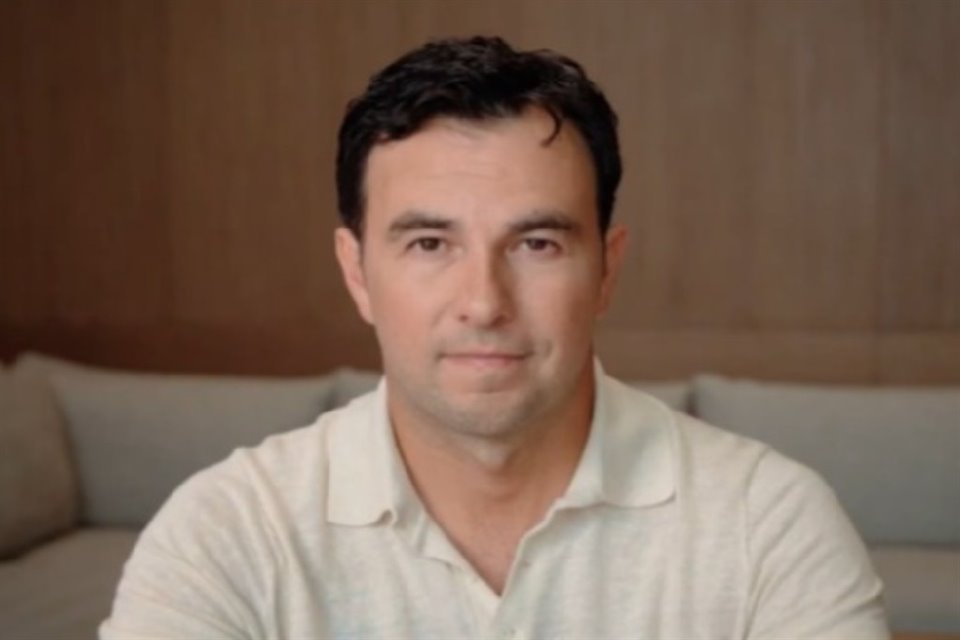 Checo Pérez dijo que es un honor formar parte de Cadillac y afirmó que no vuelve solo a la Fórmula Uno, sino con el grito de todo un País.