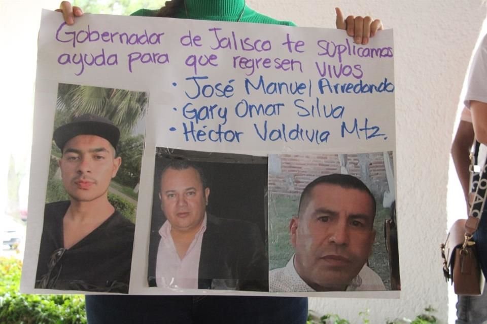 Los familiares de los desaparecidos se manifestaron en Casa Jalisco.