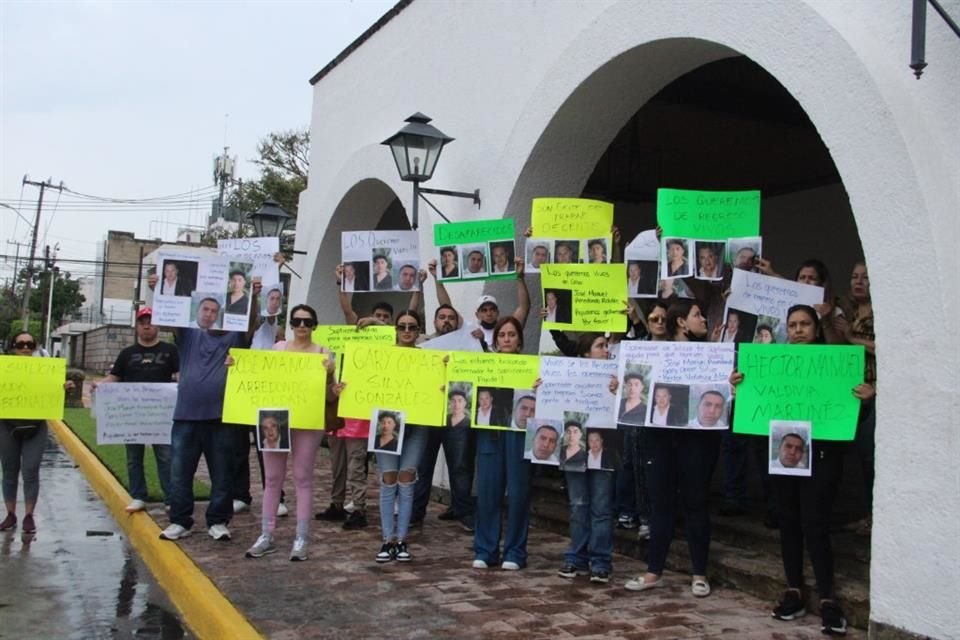 Los familiares de los desaparecidos se manifestaron en Casa Jalisco.