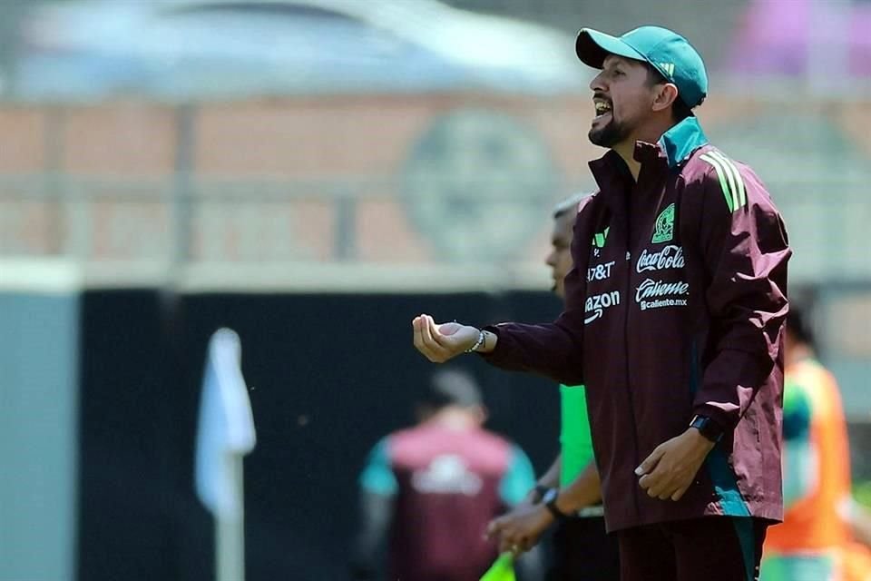Corona reconoce la mano de Andrés Lillini en las inferiores.