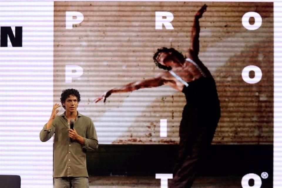 El bailarín jalisciense Isaac Hernández ofreció la conferencia 'Vivir con propósito' en el marco de la gala 'Despertares', que se realizará este sábado 30 en el Auditorio Nacional.