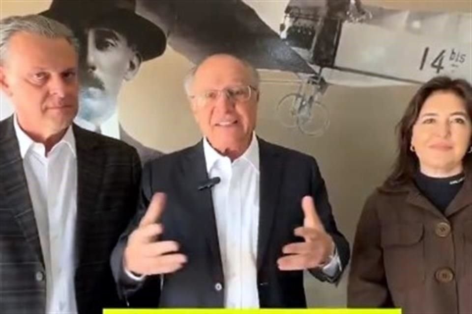Acompañado por ministros y empresarios, el vicepresidente de Brasil, Geraldo Alckmin, llegó anoche a México.