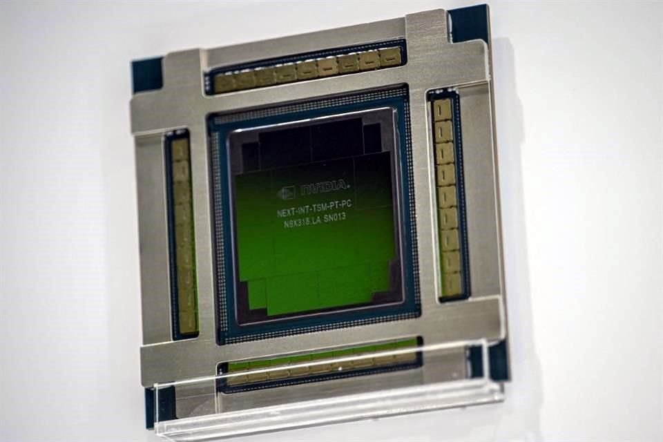 Pekín está acelerando los trabajos sobre chips de IA nacionales, con empresas que desarrollan procesadores que rivalizan con el rendimiento del H20 especial para China de Nvidia.