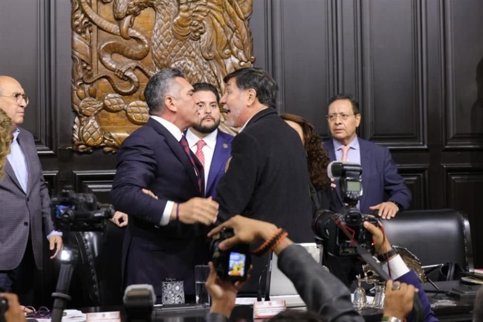 De los gritos pasaron a los empujones y golpes en el término de la Comisión Permanente.