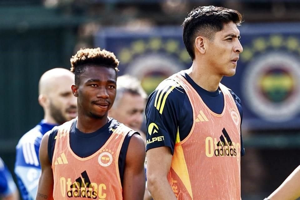 Edson Álvarez podría jugar sus primeros minutos el domingo en la liga turca.