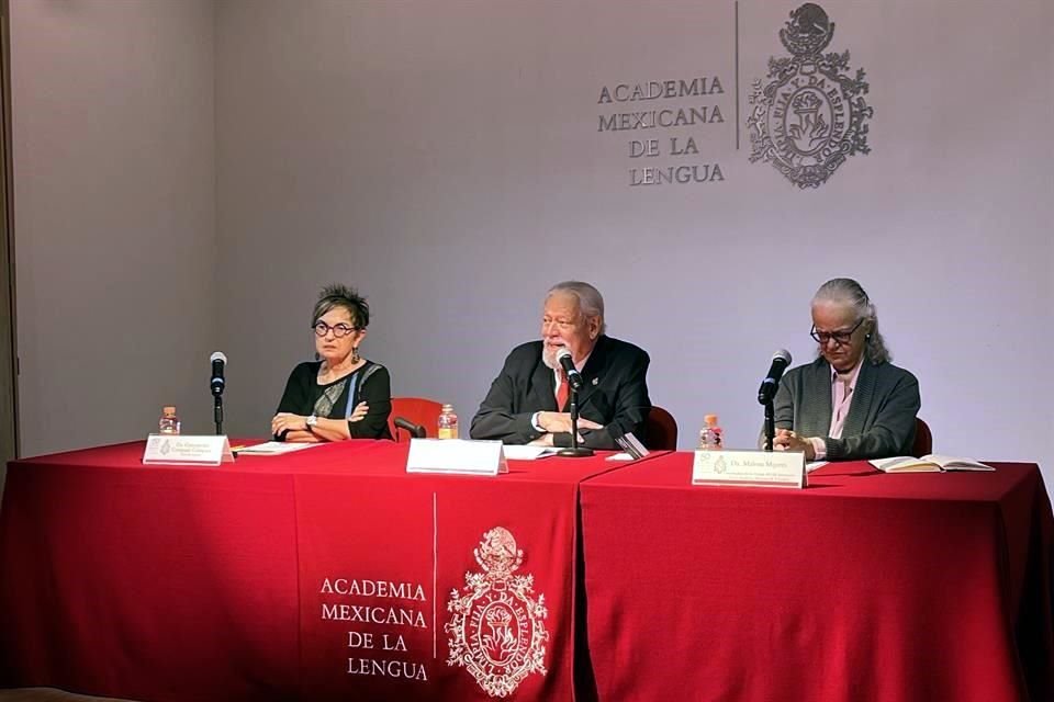 Concepción Company, Gonzalo Celorio y Malena Mijares durante la conferencia para dar a conocer el programa conmemorativo de la Academia Mexicana de la Lengua.