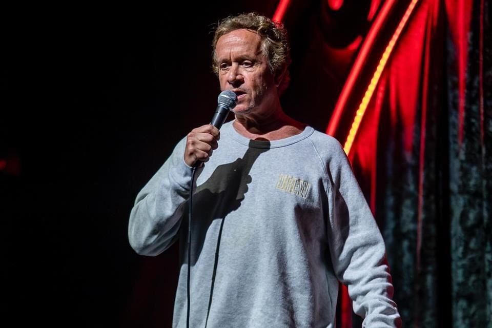 El actor y comediante Pauly Shore, famoso en los 90, compartió en redes que hace poco le retiraron un tumor ubicado en el páncreas.