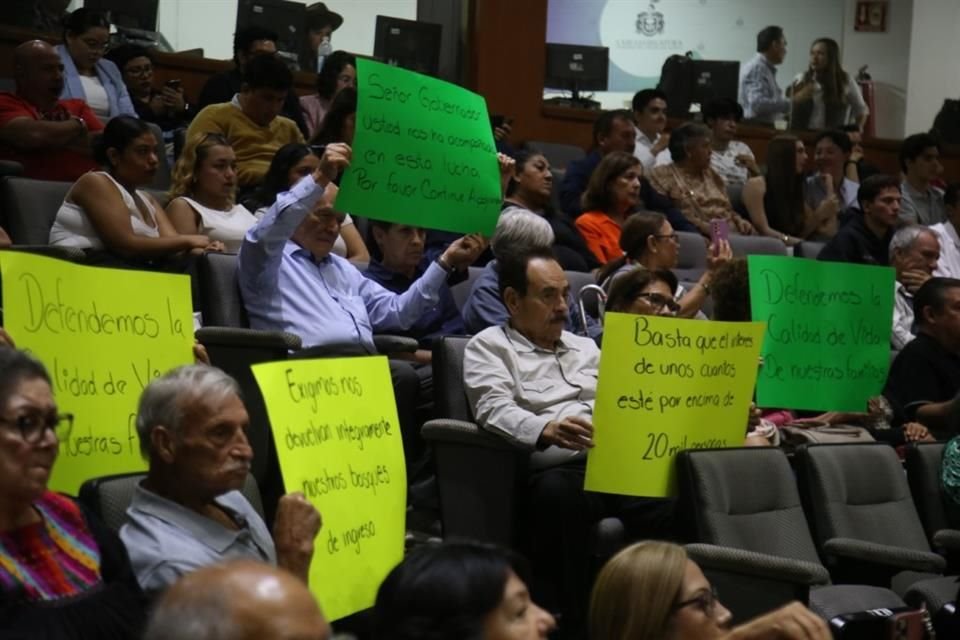 Vecinos de Ciudad Bugambilias expresaron rechazo en el Congreso de Jalisco, a la edificación de torres que construirían en el Bosque Urbano.