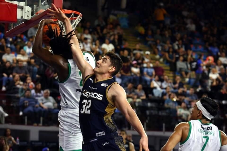 Astros de Jalisco venció 89-67 a Abejas de León y barrió la serie celebrada en la Arena Astros, en la cual marchan como invictos.