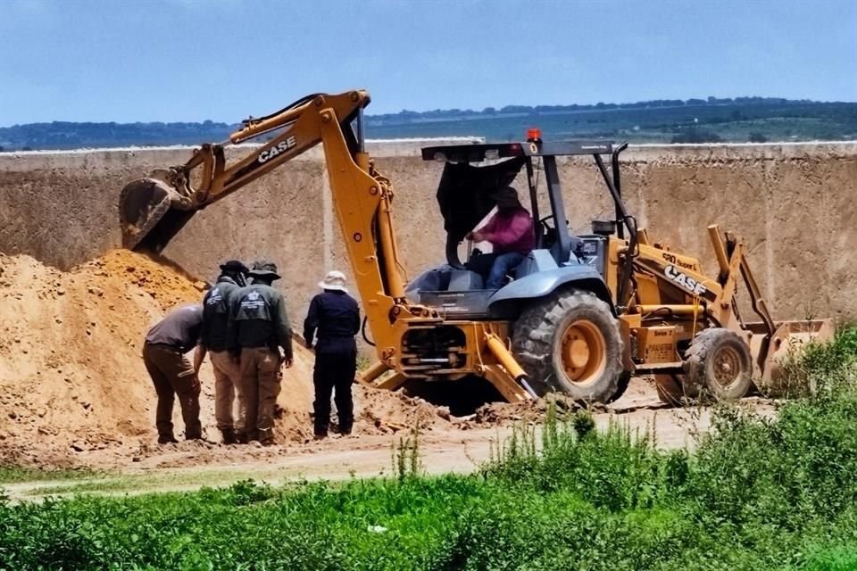 La fosa de Las Agujas fue descubierta por las autoridades en febrero pasado en un fraccionamiento que se construye en la zona.