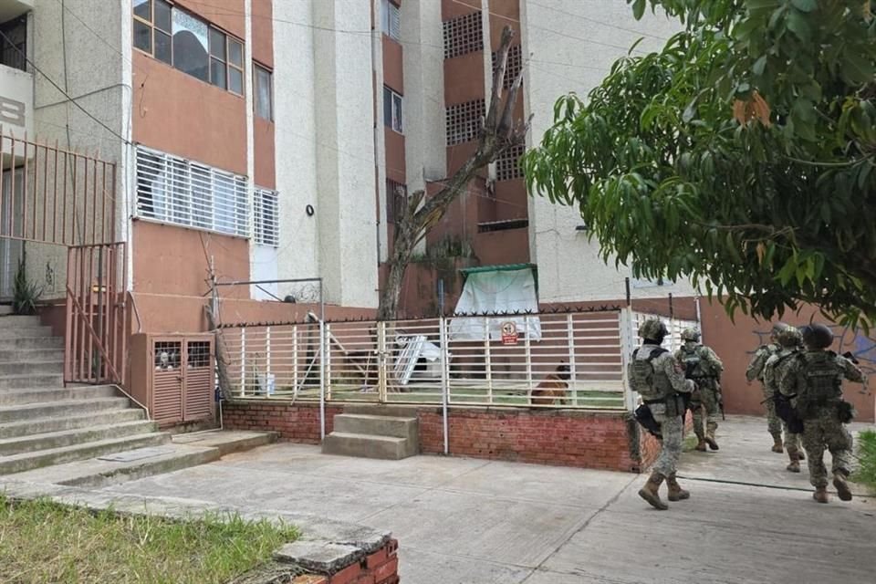 En un patrullaje por la Colonia Lomas de San Eugenio, policías estatales y soldados hallaron un centro de videovigilancia clandestino.