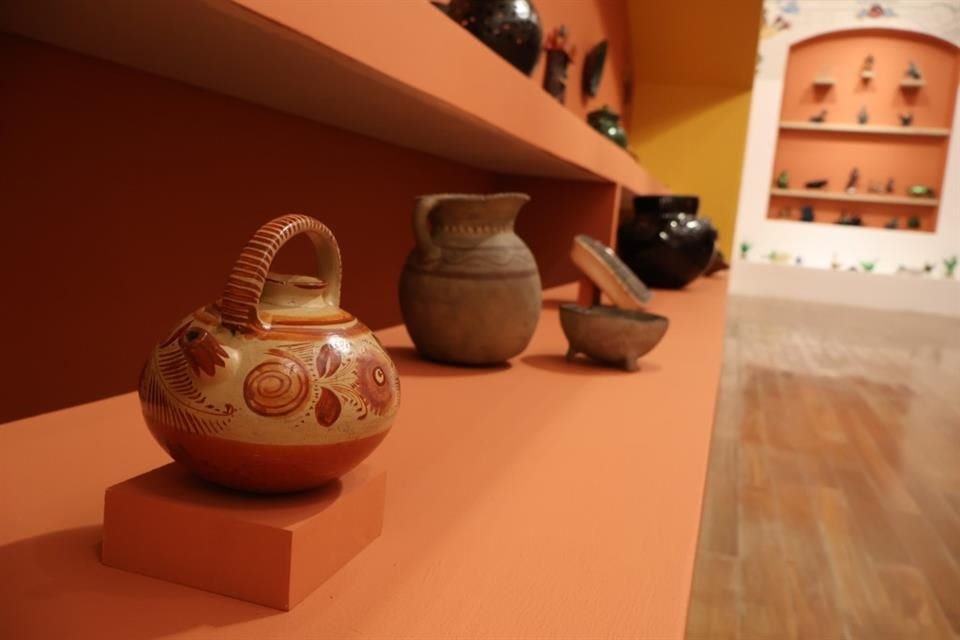 Aspectos de la exposición 'Insistir el Arte Popular' en el Museo Cabañas.