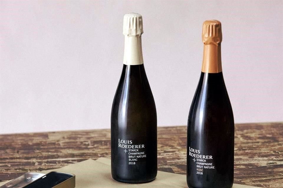 Starck buscó una estética de total sobriedad en el diseño de una botella sin etiqueta.