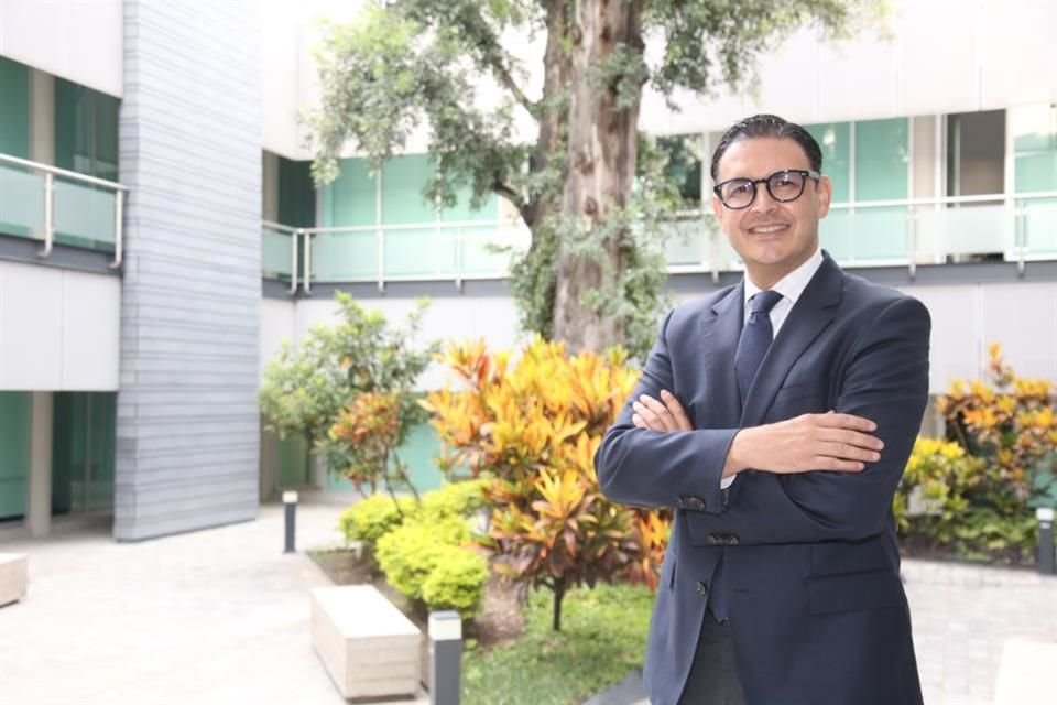 Abraham Mendoza es el primer egresado de la UP en asumir el cargo de Rector.