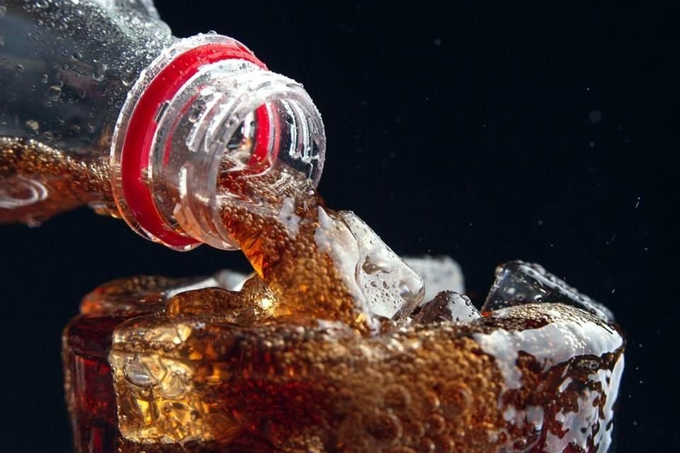 Feinschmecker halten an der Vorstellung fest, dass Maissirup mit hohem Fructosegehalt eine süße Imitation des „echten“ Zuckers in Limonade ist, und bestehen darauf, dass sie den Unterschied schmecken können.