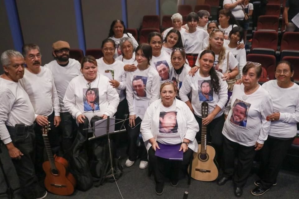 A través de la música, el Coro Inolvidable, integrado por buscadores de Jalisco, persiste en su lucha por encontrar a sus desaparecidos.