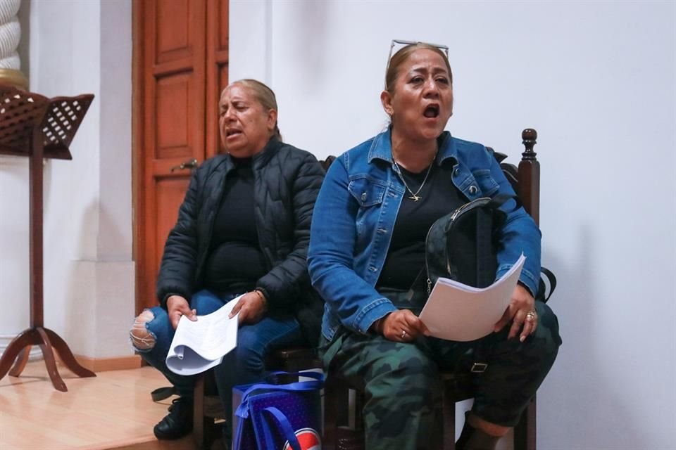 El Coro Inovidable ensaya  en la Casa Luisita de las Carmelitas del Sagrado Corazón.