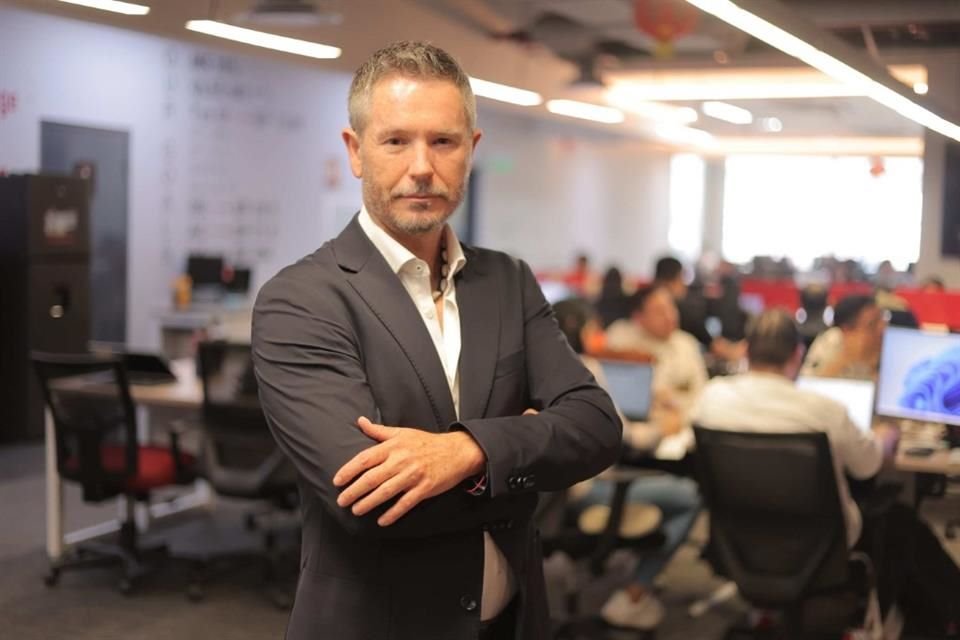 'Ofrecemos una relación valor-beneficio única al cliente de El Palacio de Hierro, acercando la innovación y el diseño de vanguardia a precios inigualables', dijo Fernando Alba, director de TCL México