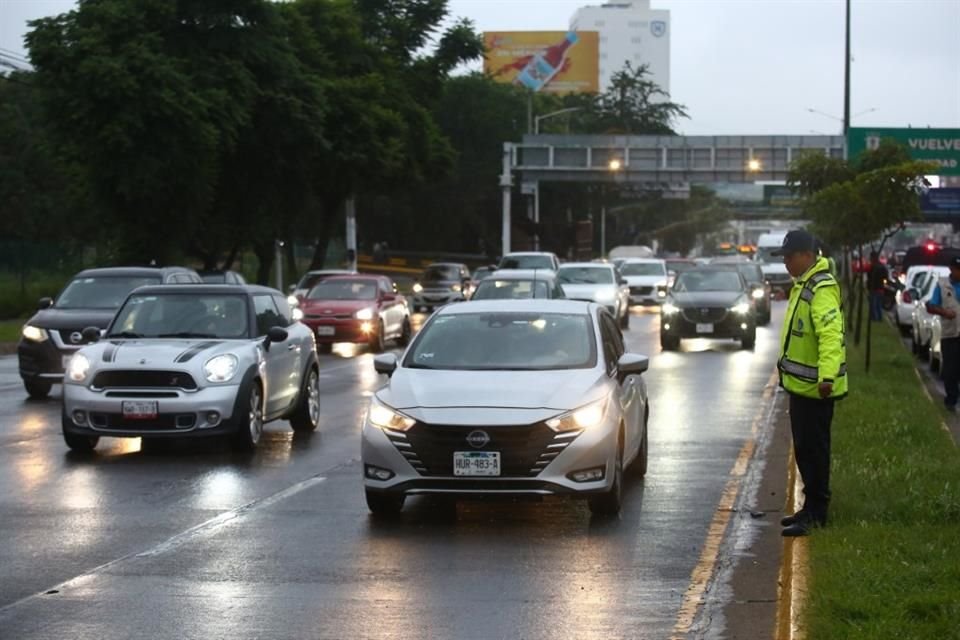Hoy dio inicio la ampliación del operativo de contraflujo en la Avenida López Mateos Sur.