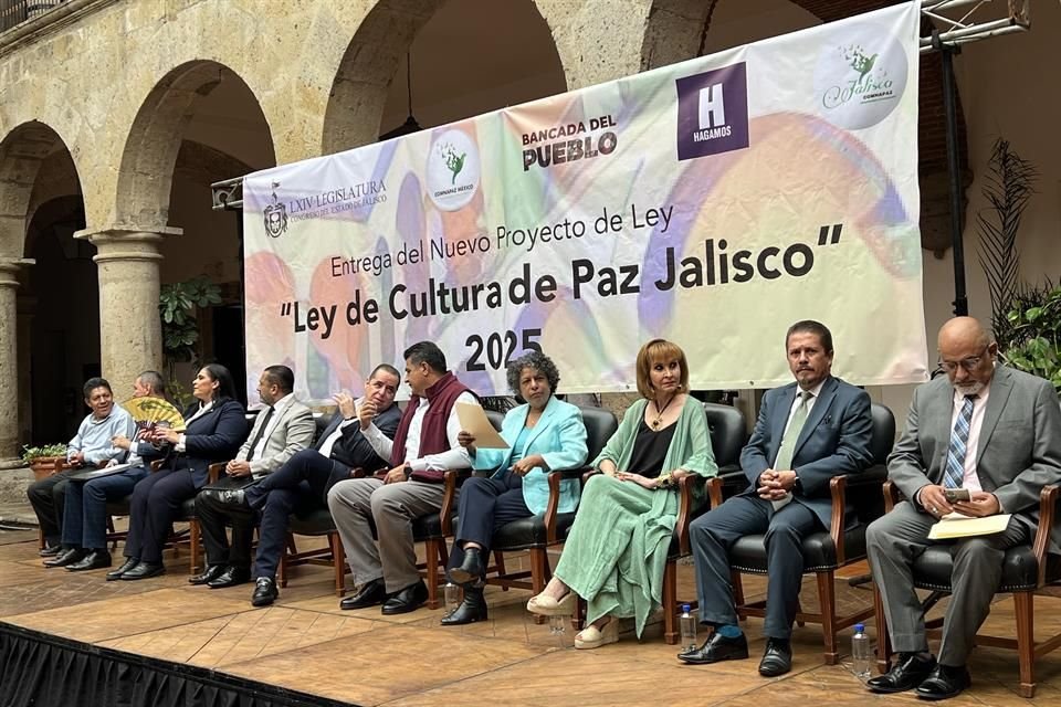 Diputados de Morena, junto con integrantes de Comnapaz México, anunciaron que impulsarán reformas para mejorar cultura de la paz en Jalisco.