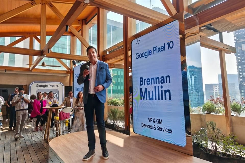 Brennan Mullin, vicepresidente y gerente general de dispositivos y servicios de Google, resaltó la colaboración de Telcel, AT&T, Coppel y Liverpool.