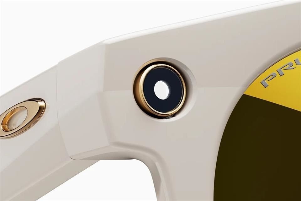 Las gafas inteligentes presentan una luz indicadora que alerta al momento de grabar; sin embargo, su tamaño es pequeño.