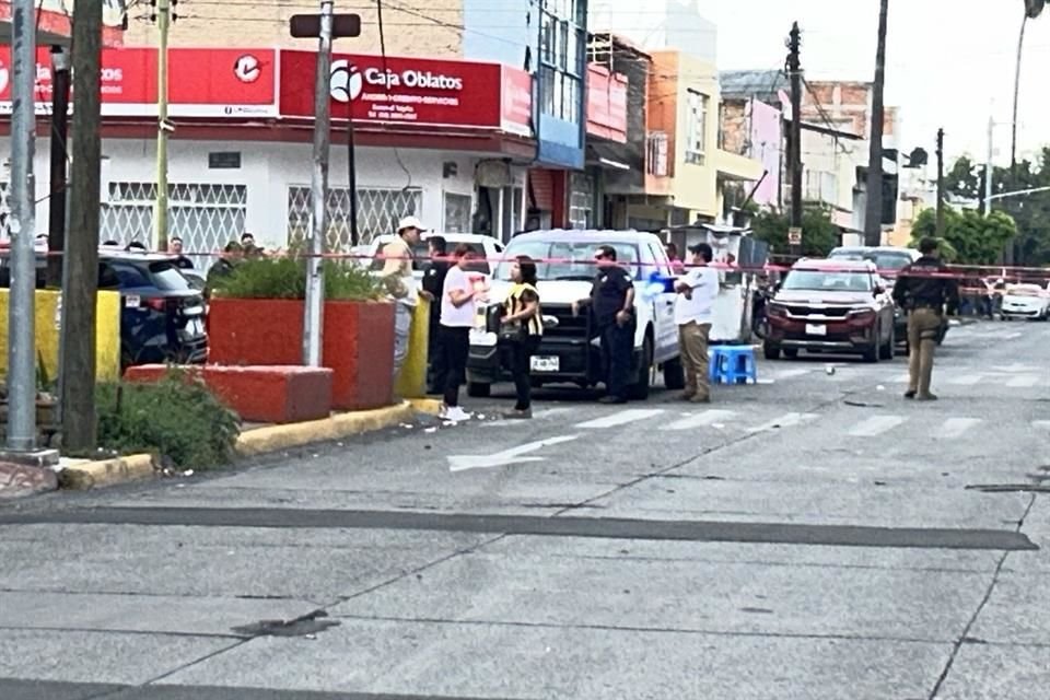 Una unidad de Deavim maniobró para no chocar en el cruce de Juan de Dios Robledo y Santa Clemencia, lo que provocó que atropellara a dos mujeres; una murió.