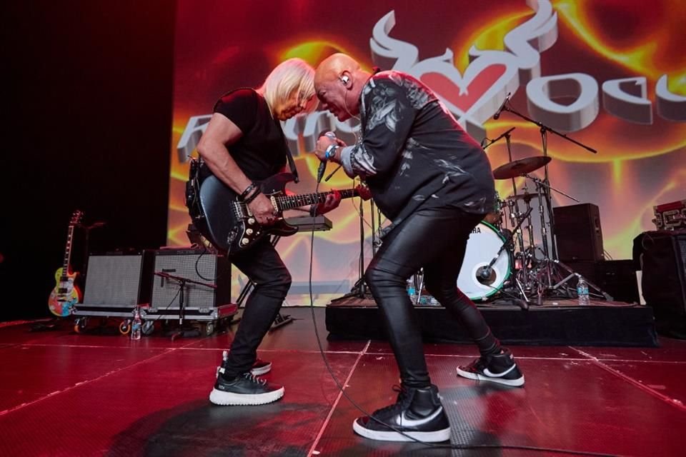 Rostros Ocultos festejó los 36 años de su disco 'Abre tu corazón' con un concierto lleno de energía nostalgia.