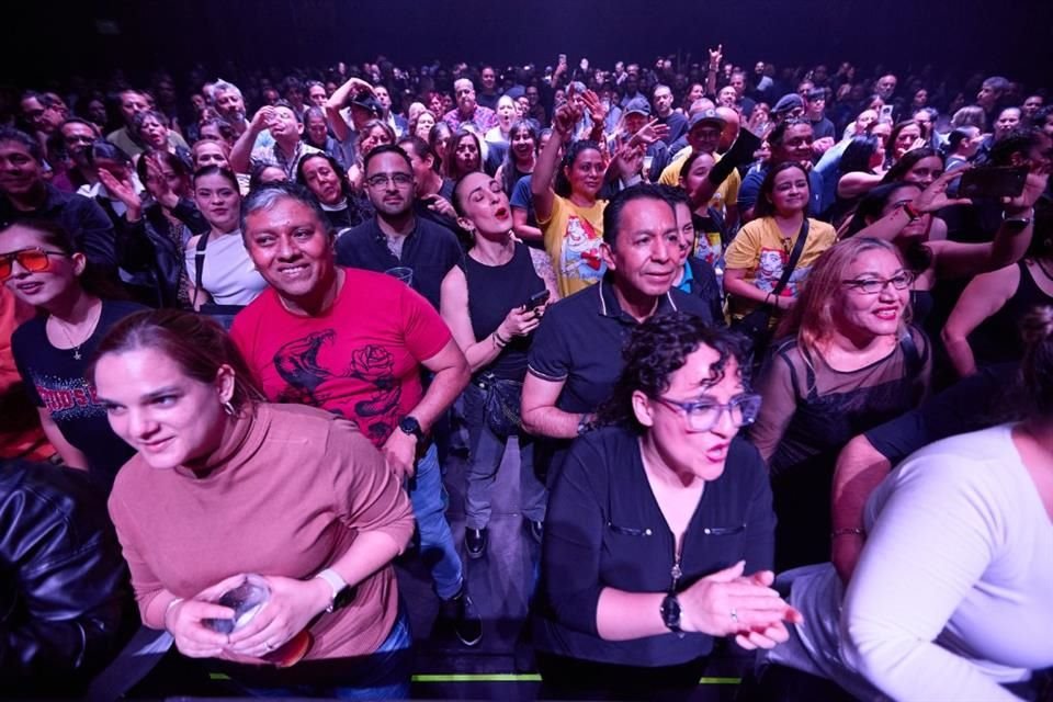 Rostros Ocultos festejó los 36 años de su disco 'Abre tu corazón' con un concierto lleno de energía nostalgia.