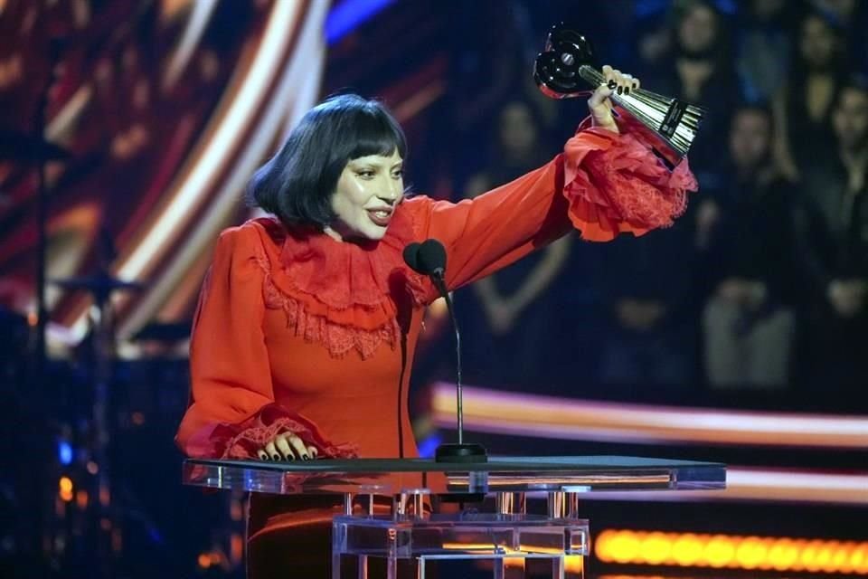 Lady Gaga tiene 12 nominaciones en esta edición.