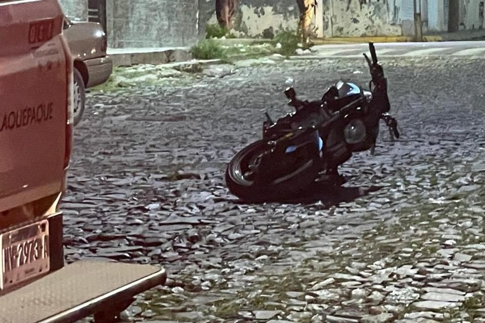 Una pareja que viajaba en motocicleta fue asesinada a balazos en el cruce de Chamela y Rincón de Guayabitos, en la Colonia López Mateos, en Tlaquepaque.