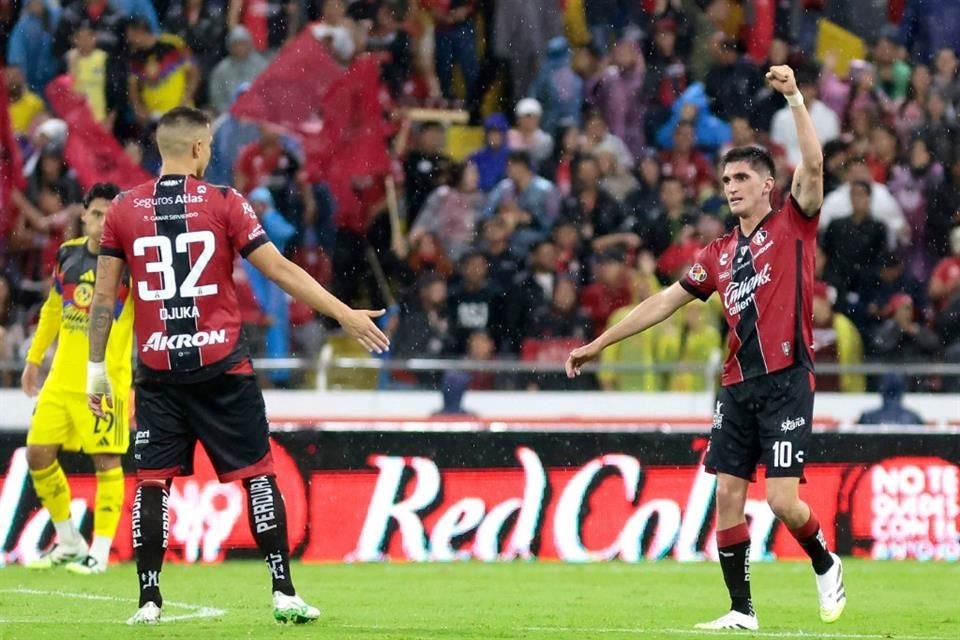 'Djuka' (izq.) y Del Prete irán en el ataque de los Zorros frente a los Pumas.