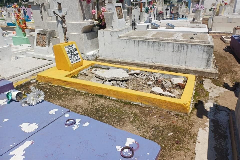 Está en el abandono Panteón Zapopan.