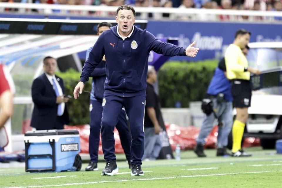 Gabriel Milito, DT de Chivas.