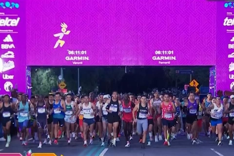 A las 6:11 horas arrancó por su parte el bloque general de los corredores, quienes muchos de ellos buscarán superar sus marcas personales de hace un año.