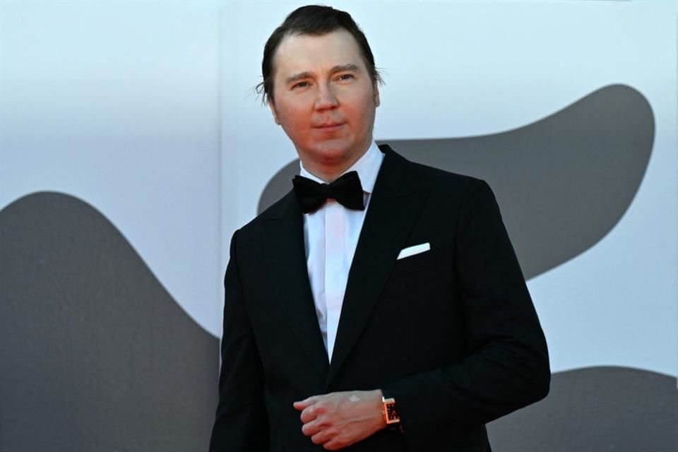 Gran parte de la historia se centra en el personaje de Paul Dano, y relata su propio ascenso en la política y el mundo que ayudó a crear.