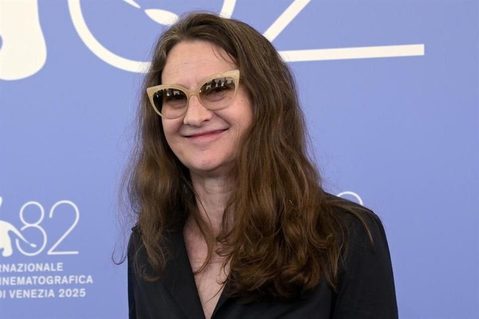 La cineasta Lucrecia Martel presenta en la Mostra de Venecia su documental 'Nuestra Tierra', que le da voz a los indígenas argentinos.