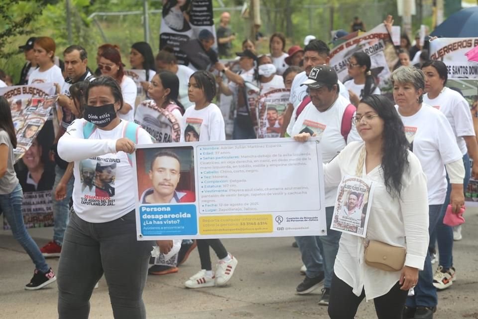 Mujeres en su mayoría: madres, hermanas, esposas, hijas caminando juntas y uniendo sus gritos de rabia.