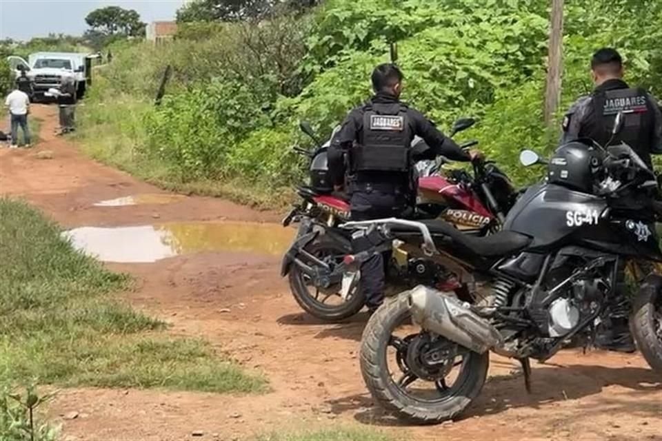 El cuerpo estaba boca abajo, tirado en la vía pública, sin que hubiera testigos que explicaran cómo llegó hasta ese punto.