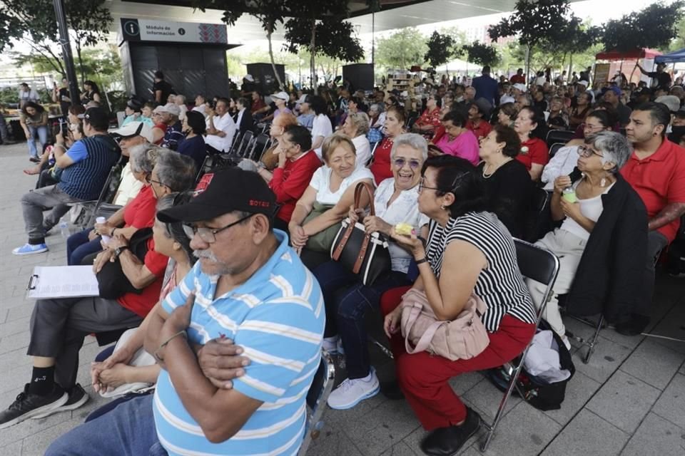Feria para adultos mayores realizada por el DIF Zapopan.