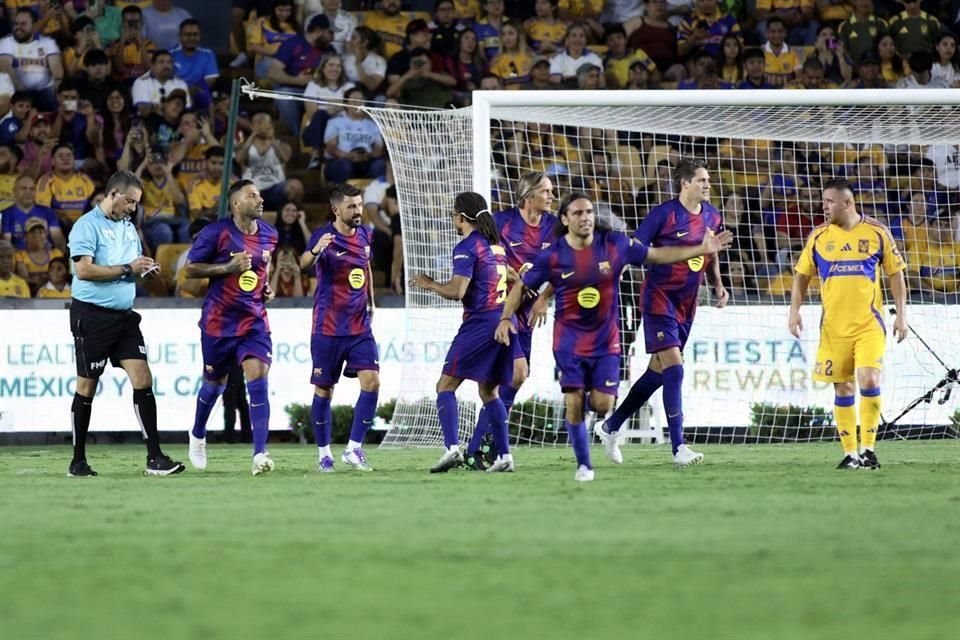 David Villa destacó con un triplete en el encuentro.