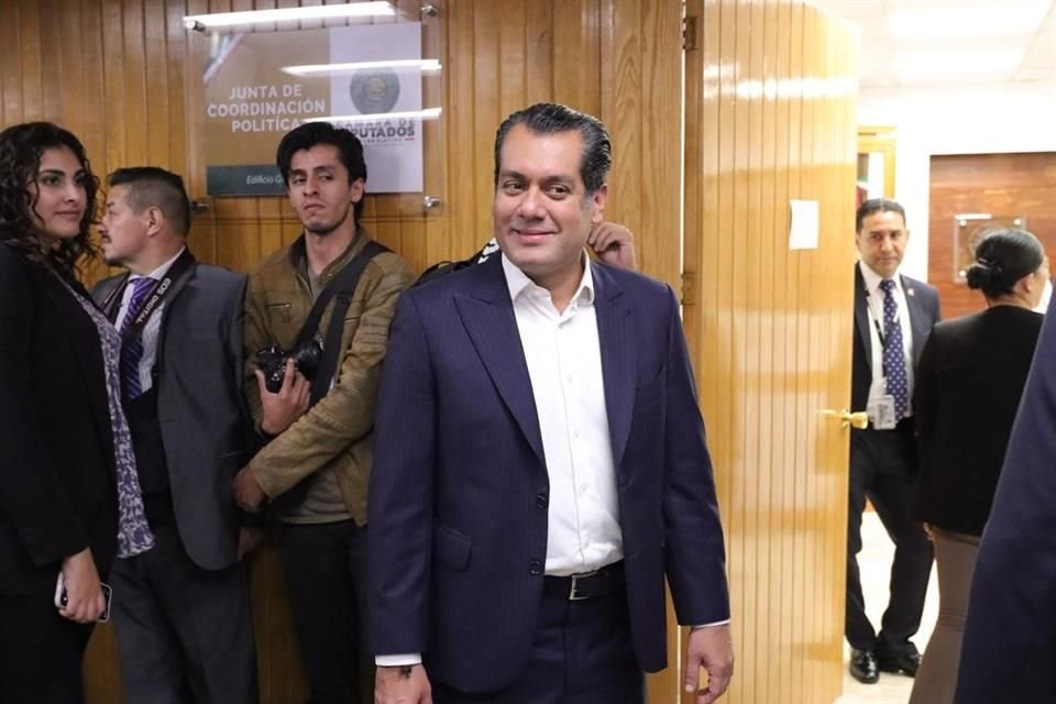 El pleno de la Cámara de Diputados aprobó un acuerdo de la Jucopo para posponer la renovación de la Mesa Directiva, por lo que el morenista Sergio Gutiérrez Luna permanecerá en el cargo.