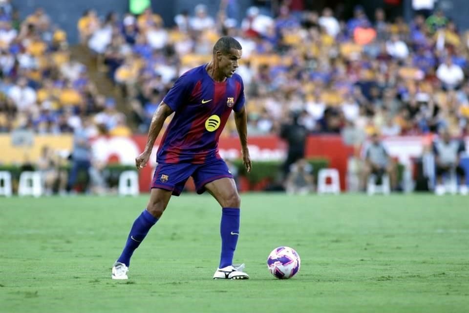 Con tres goles anotados por David 'Guaje' Villa, dos de ellos de penal, las Leyendas del Barcelona vencieron en el Uni 3-2 a las Leyendas de Tigres.