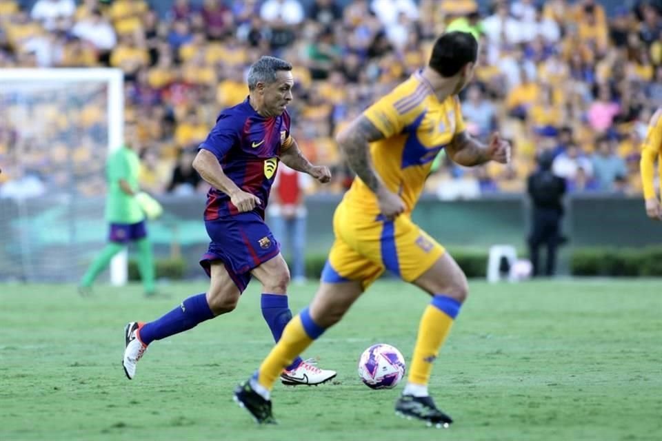 Con tres goles anotados por David 'Guaje' Villa, dos de ellos de penal, las Leyendas del Barcelona vencieron en el Uni 3-2 a las Leyendas de Tigres.