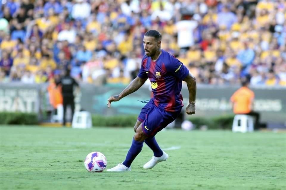 Con tres goles anotados por David 'Guaje' Villa, dos de ellos de penal, las Leyendas del Barcelona vencieron en el Uni 3-2 a las Leyendas de Tigres.