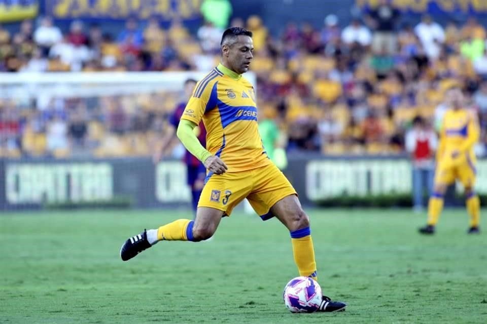 Con tres goles anotados por David 'Guaje' Villa, dos de ellos de penal, las Leyendas del Barcelona vencieron en el Uni 3-2 a las Leyendas de Tigres.